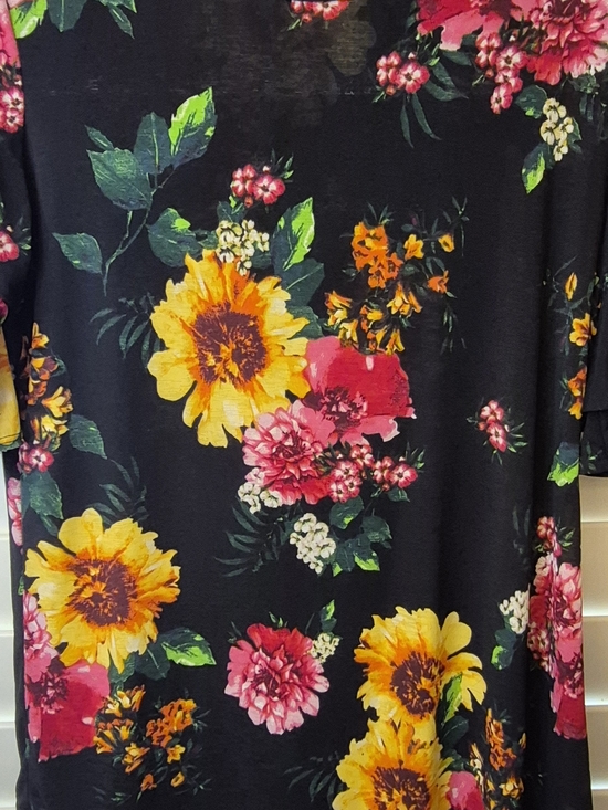 Lime N Chili Floral Black Ruffle Short Sleeve Top Sz Large - Picture 2 of 4